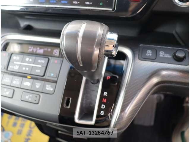 Honda STEP WGN 2017-11 8317339-19