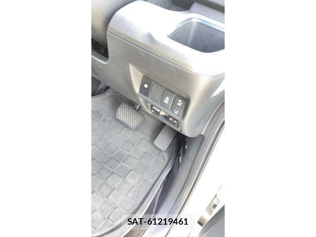 Honda STEP WGN 2021-07 8338008-17