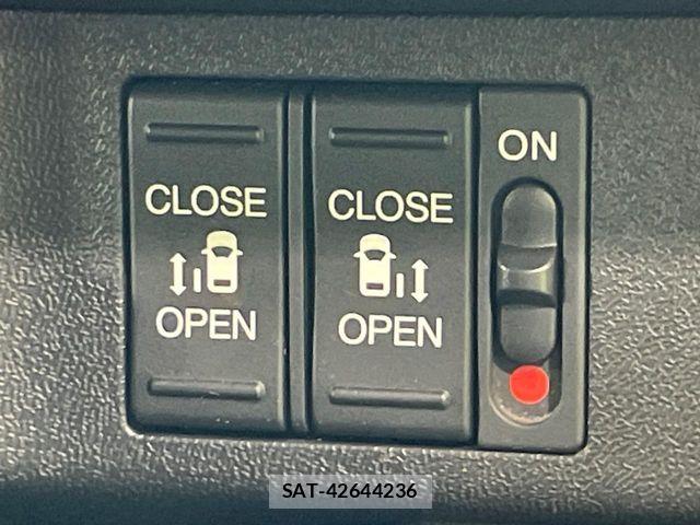 Honda STEP WGN 2017-05 8338009-2