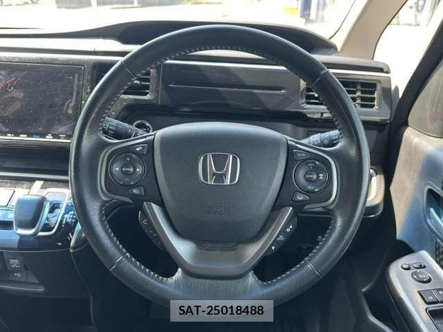 Honda STEP WGN 2018-04 8355659-14