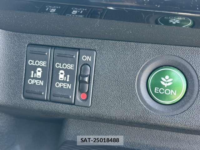 Honda STEP WGN 2018-04 8355659-17