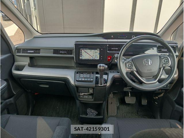 Honda STEP WGN 2018-01 8355658-10