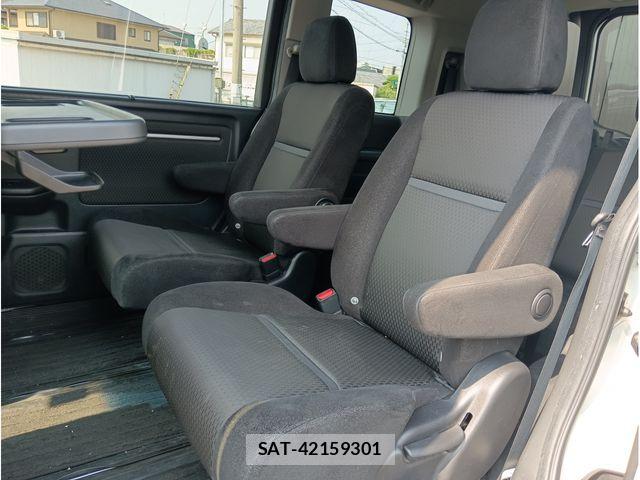Honda STEP WGN 2018-01 8355658-19