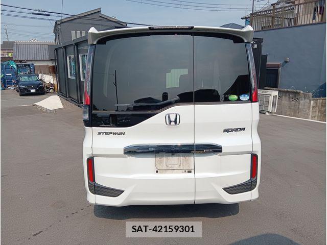 Honda STEP WGN 2018-01 8355658-5