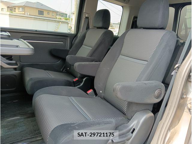 Honda STEP WGN 2015-06 8353764-20