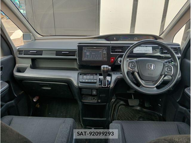 Honda STEP WGN 2018-05 8353765-10