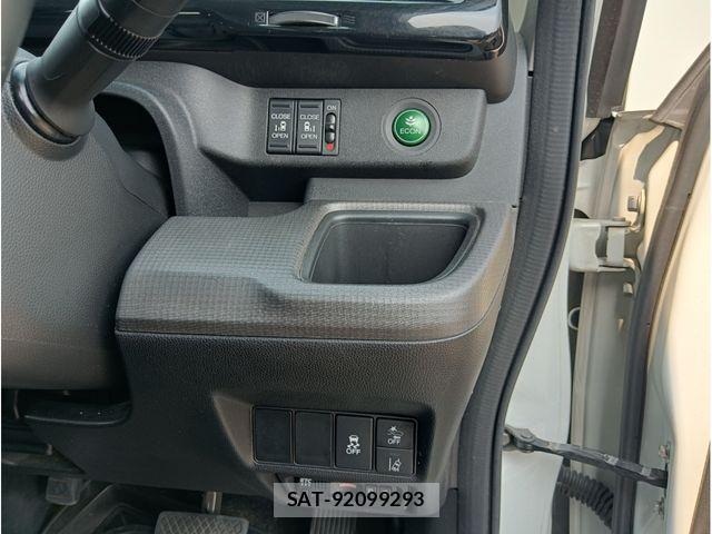 Honda STEP WGN 2018-05 8353765-12