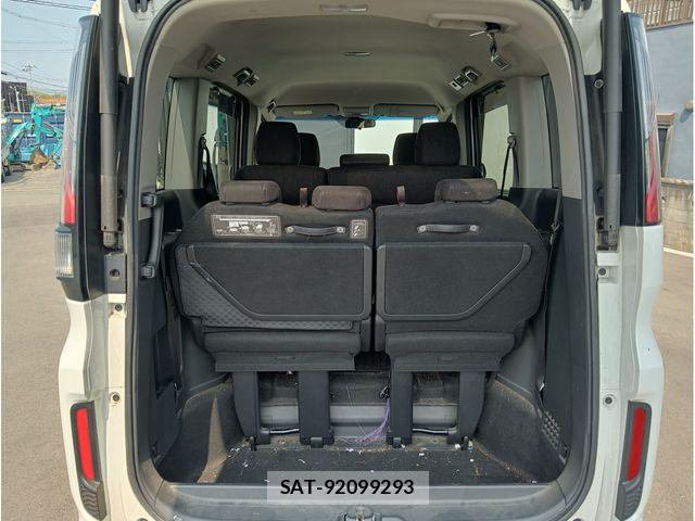 Honda STEP WGN 2018-05 8353765-24