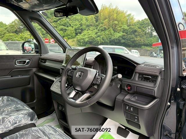 Honda STEP WGN 2026-05 8368999-12