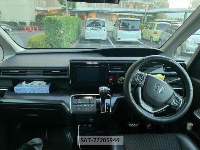Honda STEP WGN 2016-06 8372232-15