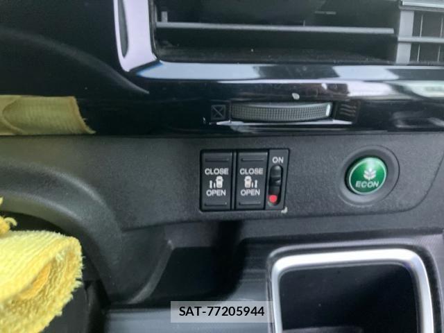 Honda STEP WGN 2016-06 8372232-18