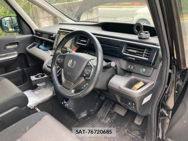 Honda STEP WGN 2017-02 8415138-9