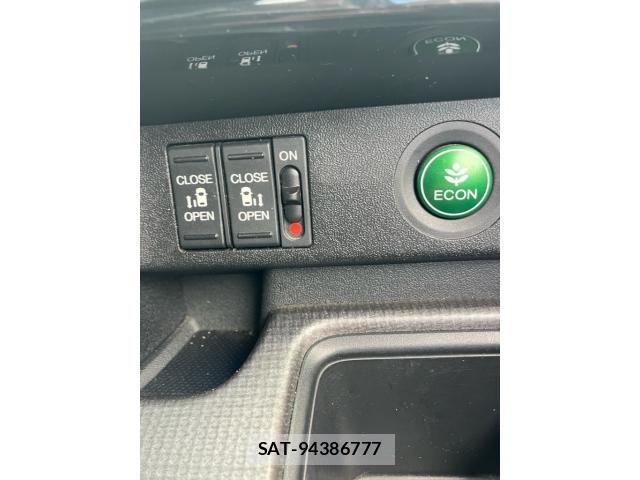 Honda STEP WGN 2016-02 8415139-13