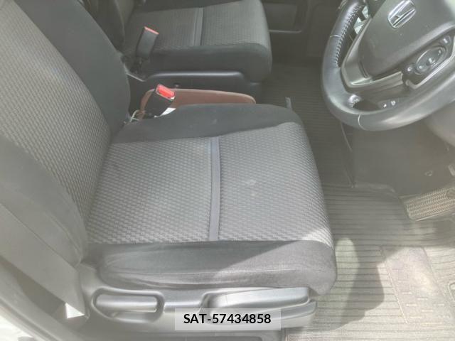 Honda STEP WGN 2017-07 8438934-12