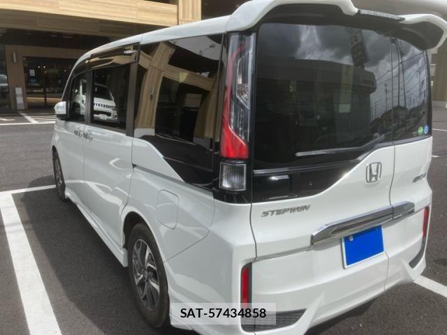 Honda STEP WGN 2017-07 8438934-5