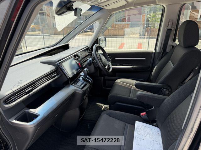 Honda STEP WGN 2018-03 8458514-17