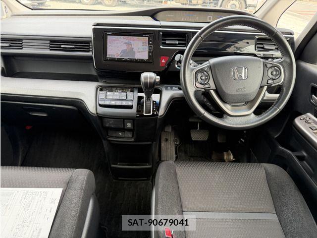 Honda STEP WGN 2018-09 8486118-11
