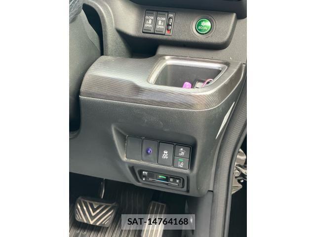 Honda STEP WGN 2018-01 8661756-15