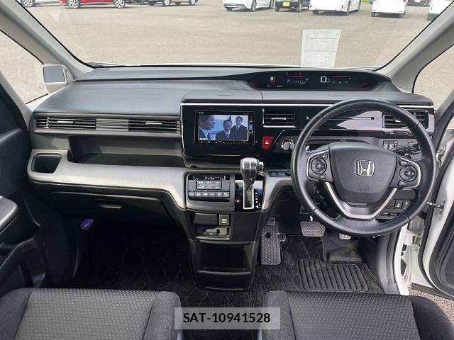 Honda STEP WGN 2017-12 8661753-1