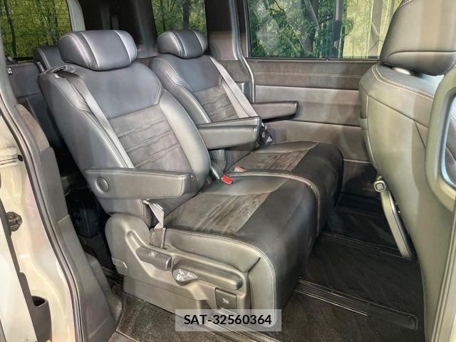 Honda STEP WGN 2022-08 8666951-8