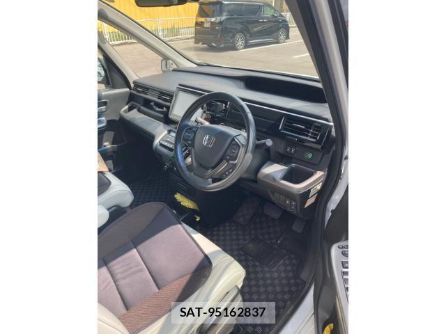Honda STEP WGN 2017-10 8661763-9