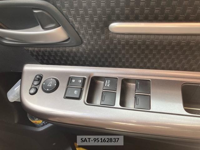 Honda STEP WGN 2017-10 8661763-17