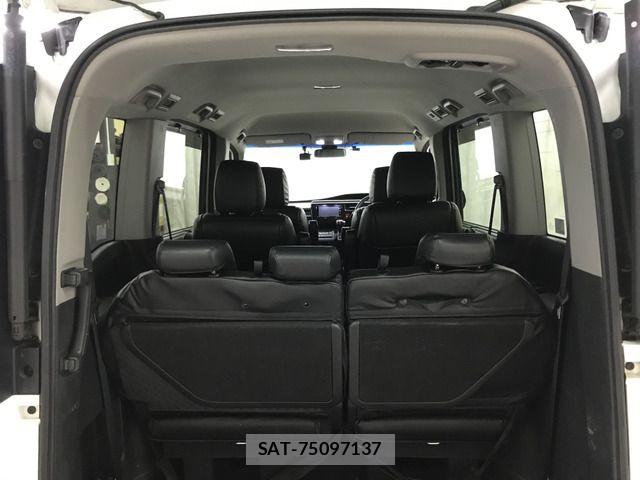 Honda STEP WGN 2017-08 8746049-13