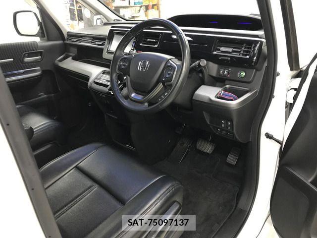 Honda STEP WGN 2017-08 8746049-2