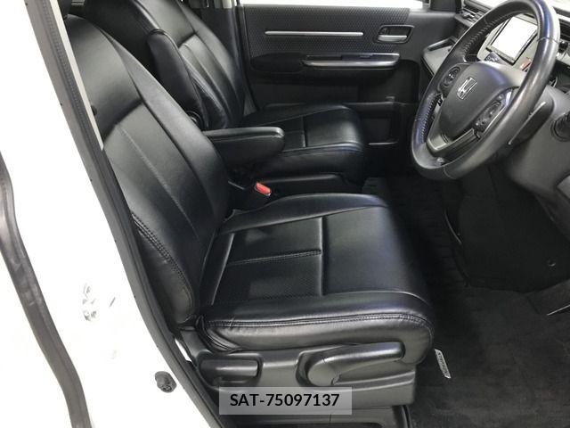 Honda STEP WGN 2017-08 8746049-3