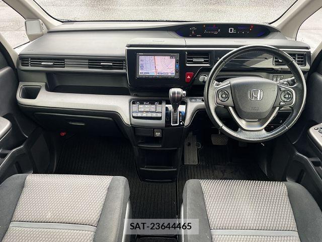 Honda STEP WGN 2017-06 8746051-1