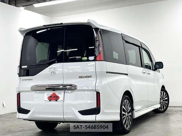 Honda STEP WGN 2017-10 8782169-2