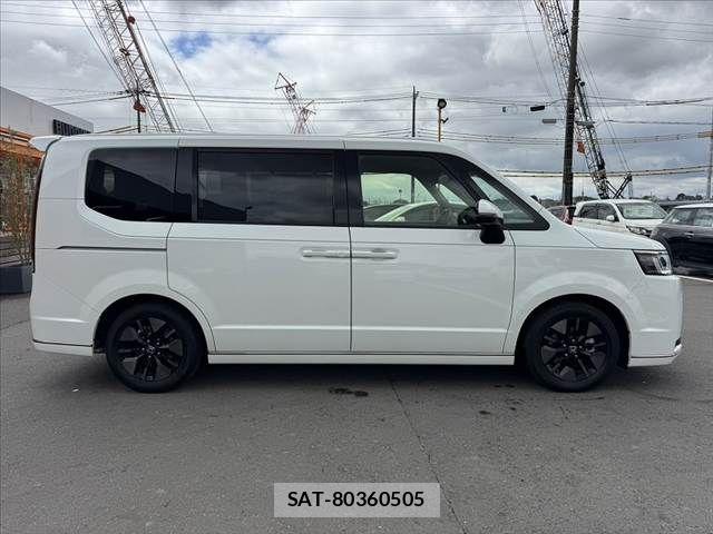 Honda STEP WGN 2022-11 8782167-11