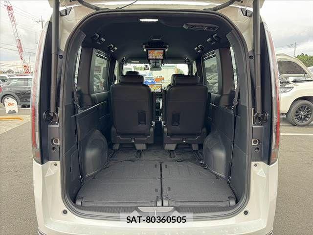 Honda STEP WGN 2022-11 8782167-21