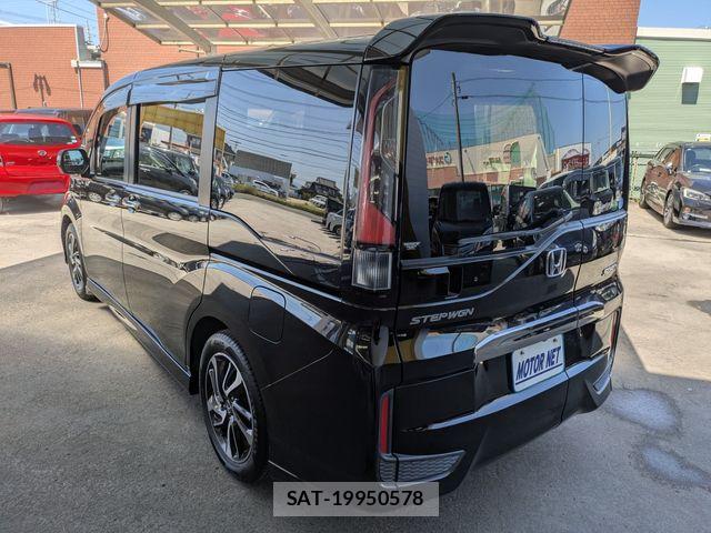 Honda STEP WGN 2016-05 8831802-18