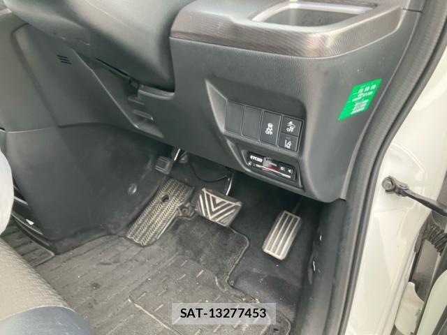 Honda STEP WGN 2022-03 8831781-13