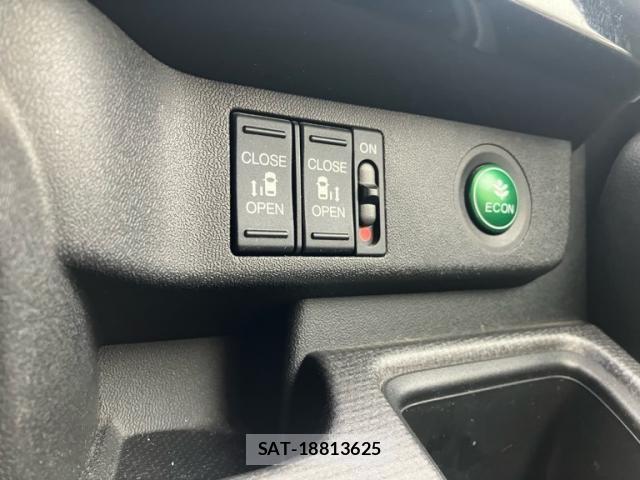 Honda STEP WGN 2017-03 8831805-14