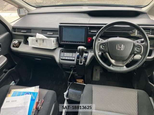 Honda STEP WGN 2017-03 8831805-5