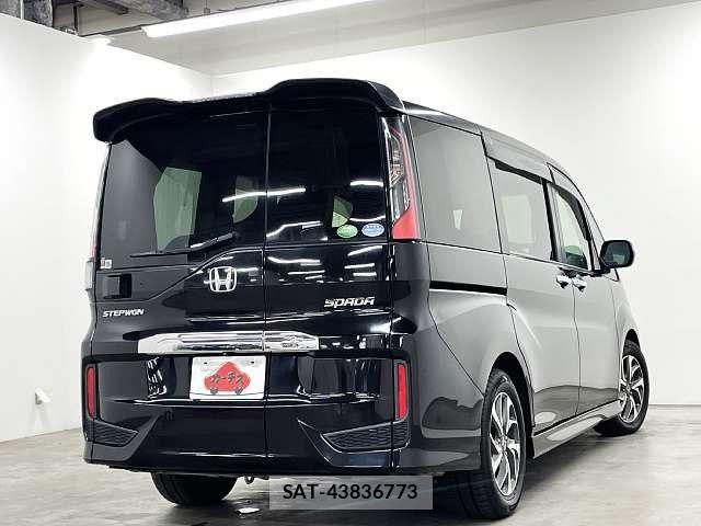 Honda STEP WGN 2017-08 8831800-2