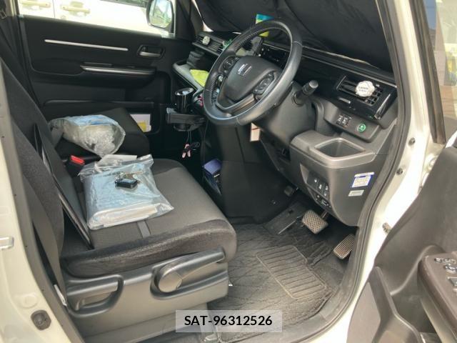 Honda STEP WGN 2018-03 8831798-11