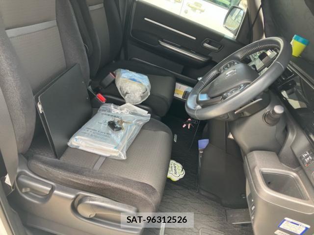 Honda STEP WGN 2018-03 8831798-12