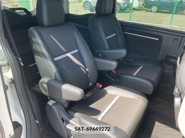 Honda STEP WGN 2017-11 8850734-11
