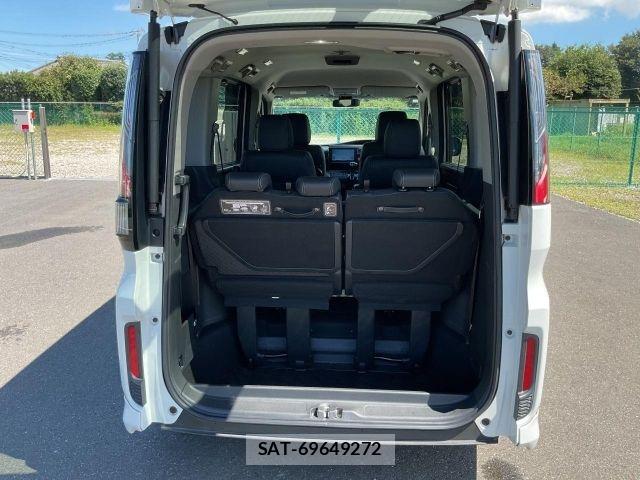 Honda STEP WGN 2017-11 8850734-13
