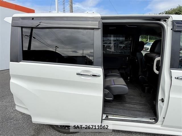 Honda STEP WGN 2019-05 8872133-26