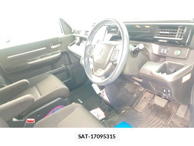 Honda STEP WGN 2022-01 8882333-5