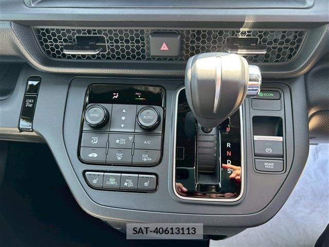 Honda STEP WGN 2026-04 8882329-24
