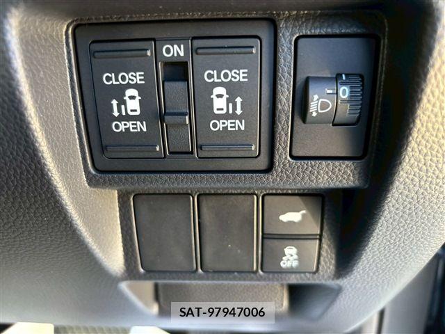 Honda STEP WGN 2026-05 8882332-19