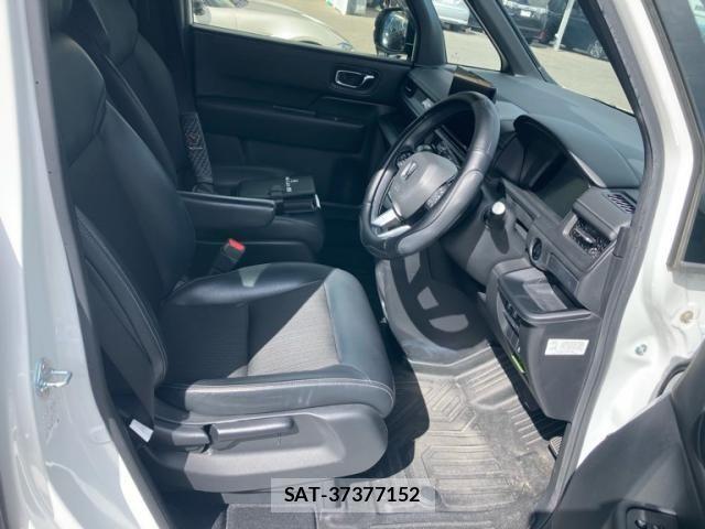 Honda STEP WGN 2023-11 8882331-11