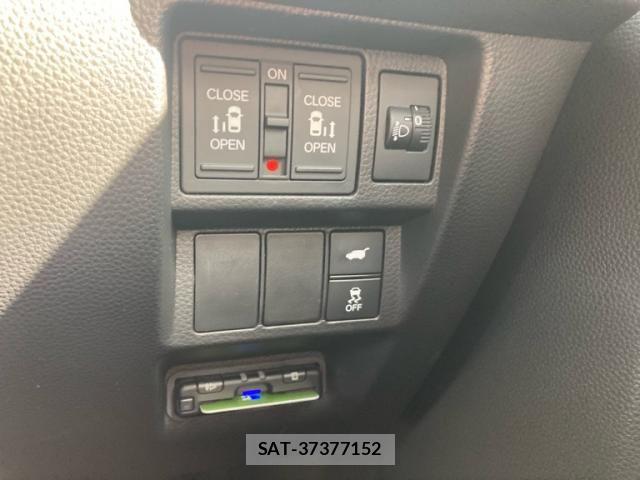 Honda STEP WGN 2023-11 8882331-17