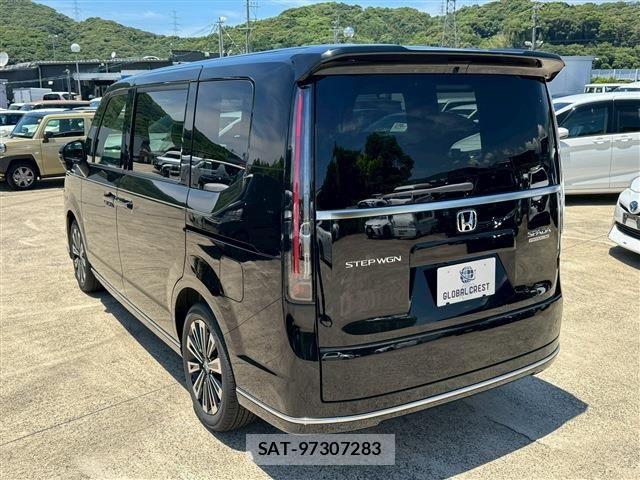 Honda STEP WGN 2026-06 8882328-13