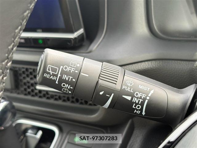 Honda STEP WGN 2026-06 8882328-29